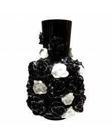 OPULENT BLACK GLASS VASE WITH WHITE FLOWERS